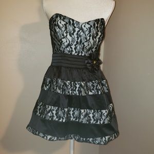 🦋City Triangles Lace Dress. Size 7.  Adorable!